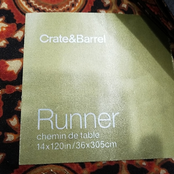 NWOT Crate & Barrel Table Runner - Picture 3 of 5